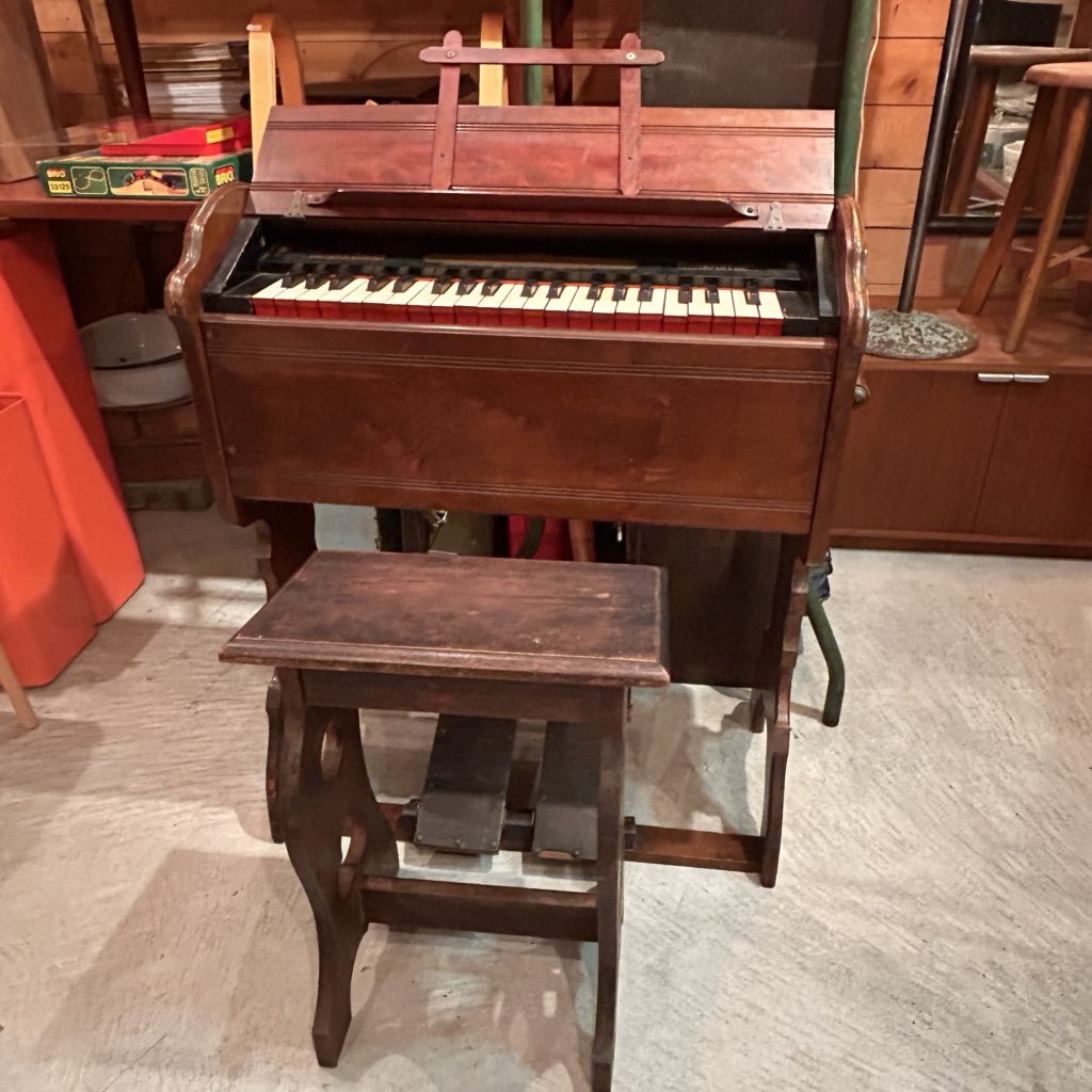 日曜日19時迄在店中。金魚オルガンの全貌はこちら。 – サブトーンズ News